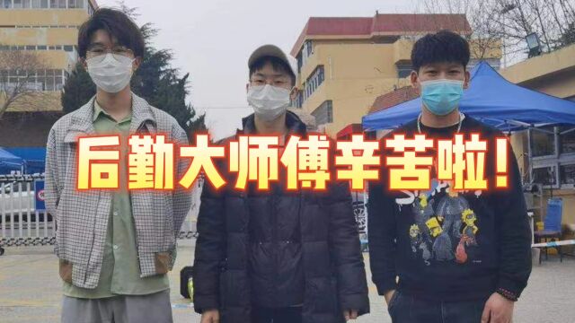 青岛大学后勤大师傅理发