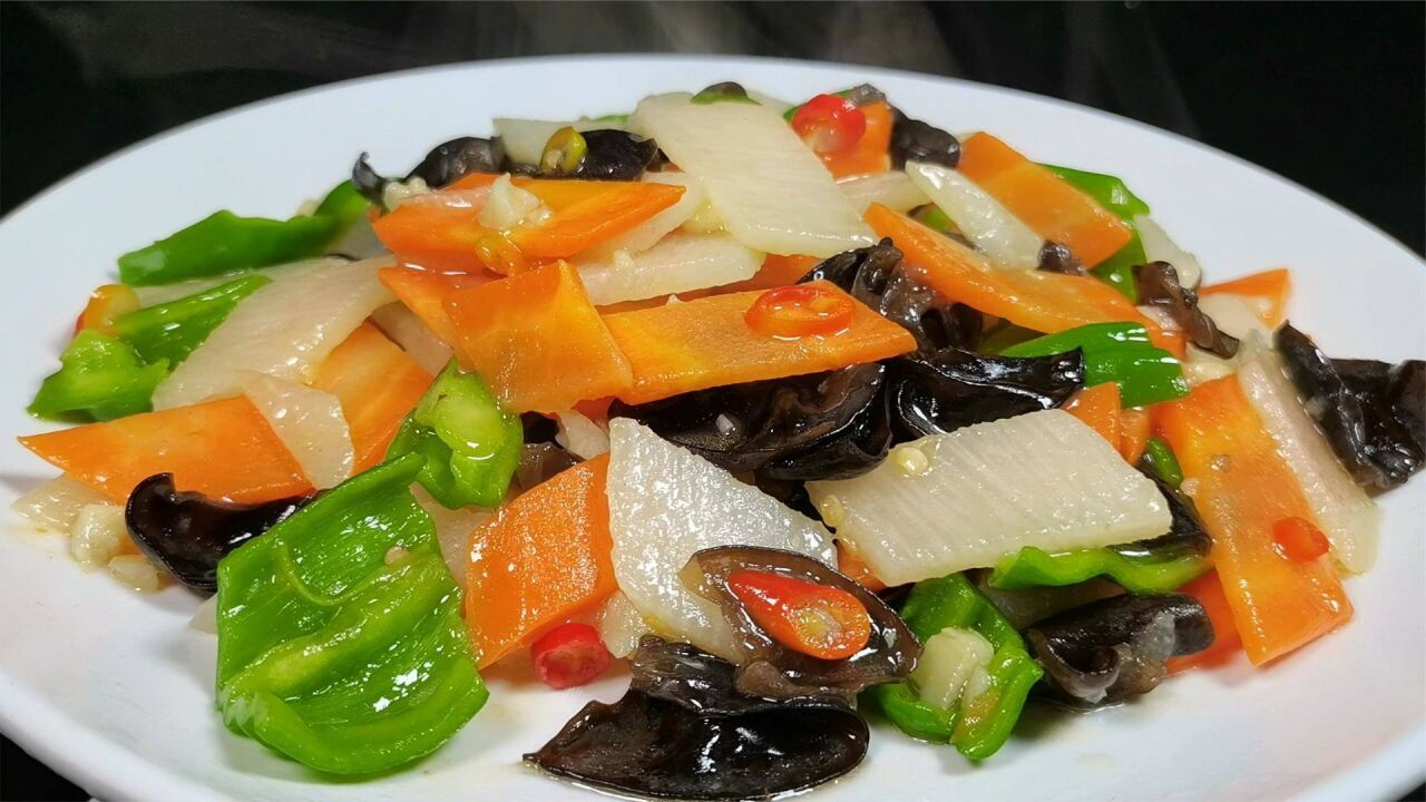 山药木耳和胡萝卜简单炒一炒,3分钟出锅,清爽解腻,营养又美味
