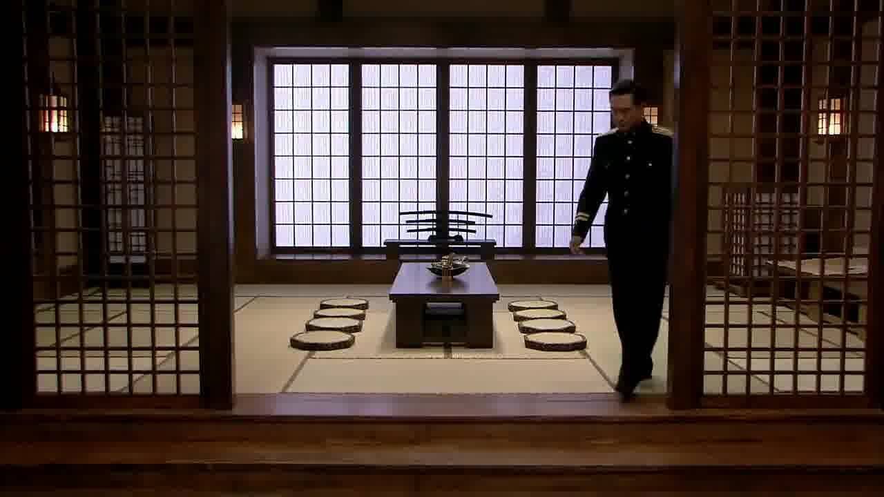 悬崖:周乙来到日本军官办公室,看到对方的地图和记录,有情况!