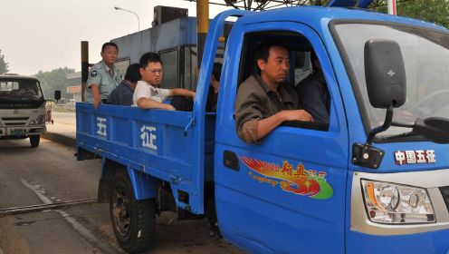 十个人一只鸡，一辆农用三轮车穿越四千里，前往汶川抗震救灾