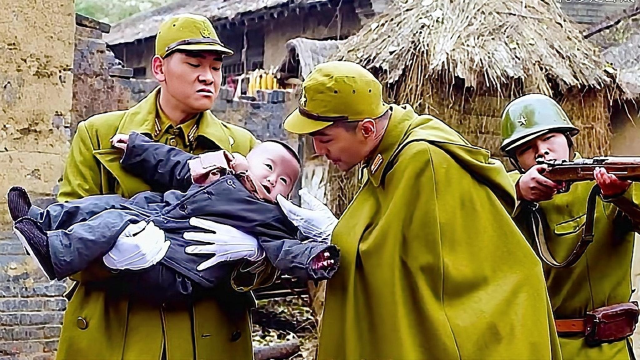 日本鬼子拿孩子威胁村民,村民为救孩子把鬼子带进了埋伏圈,打的鬼子