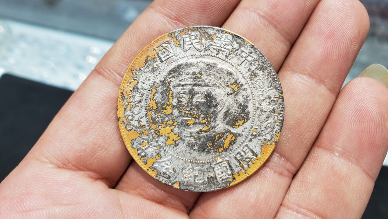 女子拿罕见银圆来鉴定,要是真品价值好多个w,看看小闫怎么说?