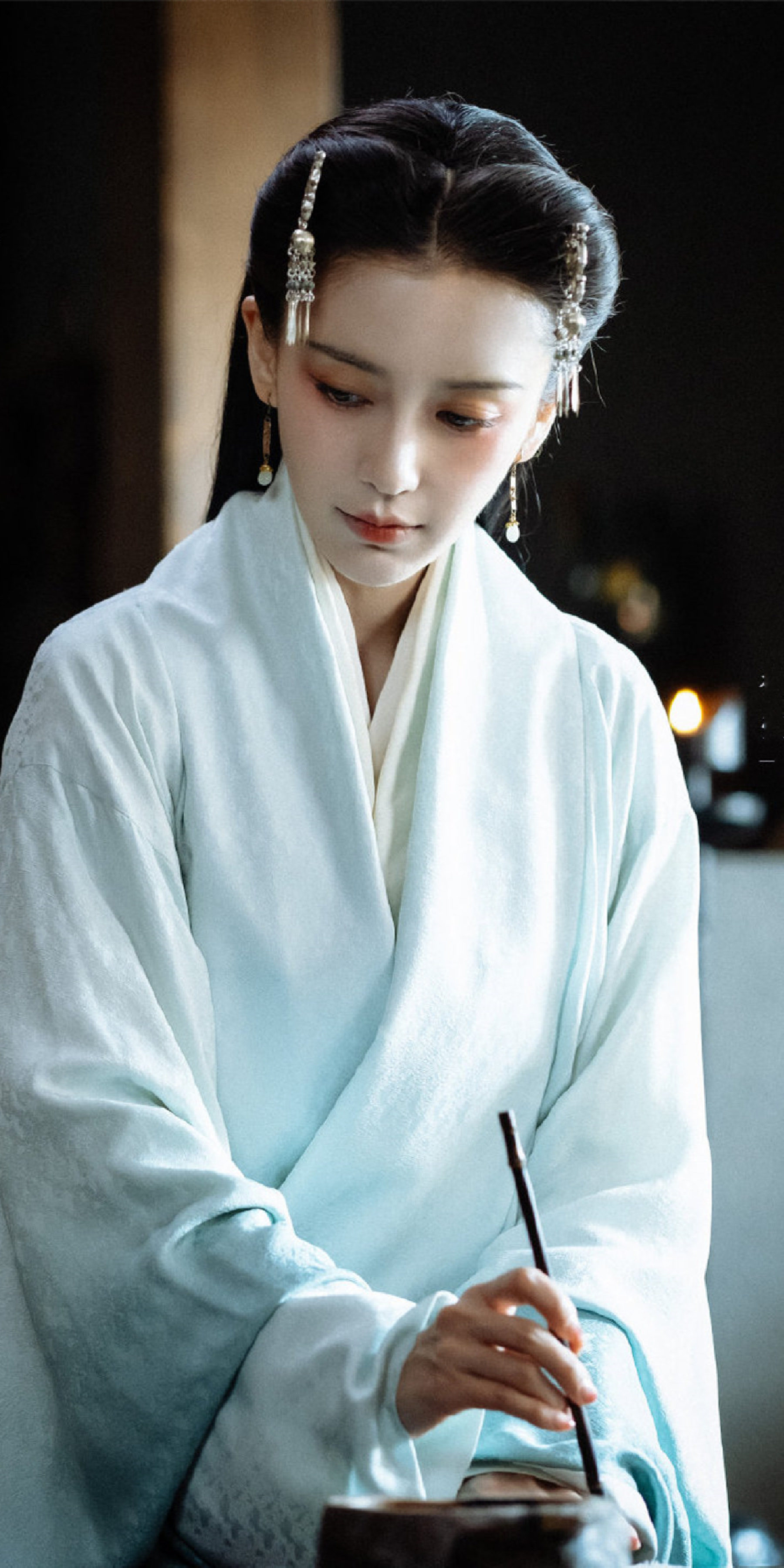 baby时隔五年再演古装剧!预告曝光剧中扮相,一袭白衣风姿绰绰