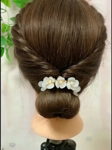 具有空气感的盘发,中长发最适合