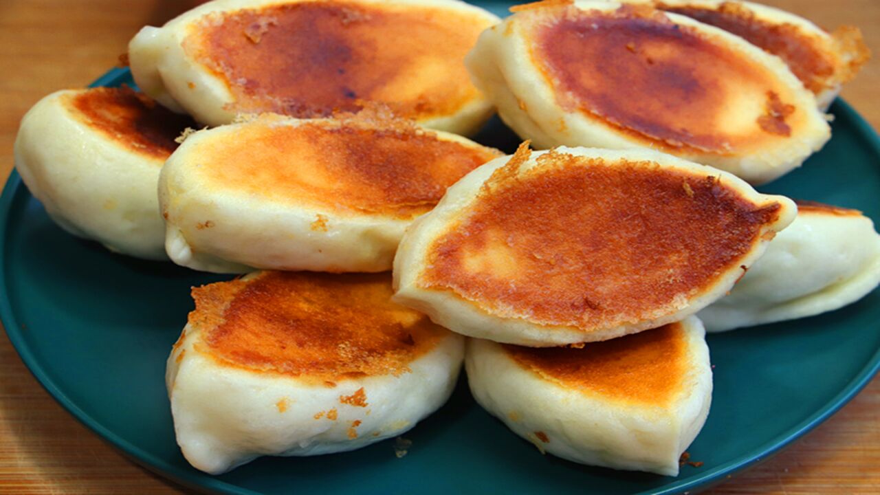 面粉别老蒸馒头了,教你水煎包最简单美味的做法,新手一次成功