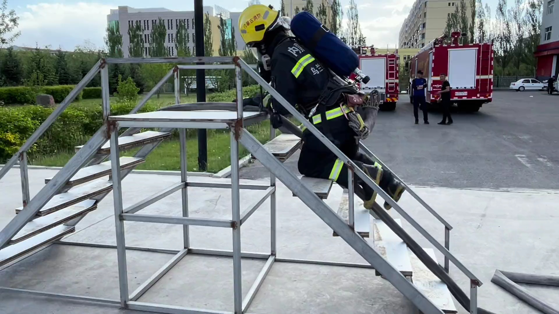 【示范教学片】安全行进与穿越训练_腾讯视频
