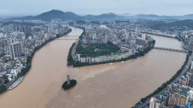 直击广东韶关特大暴雨:航拍画面中洪水汹涌,市区多处出现水浸