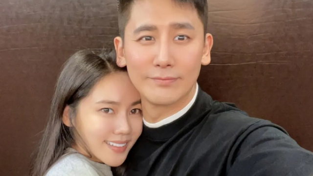 秋瓷炫与老公机场打情骂俏秀恩爱,网友喊话于晓光:好好对你老婆