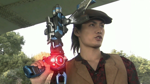 假面骑士雷蜓登场!谜一样的男人风间大介-甲斗第十一集