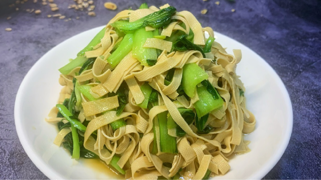 苏北家常菜,青菜炒豆腐皮,做法简单经济实惠,清淡可口美味又好吃