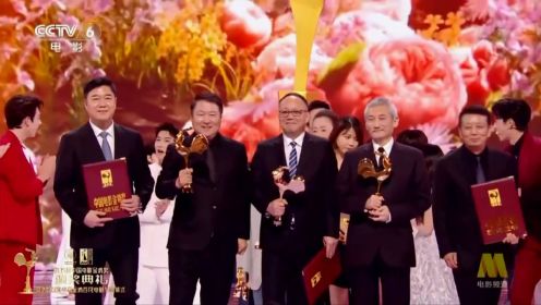 星辰大海青年演员在金鸡奖闭幕式上献唱歌曲《青春向太阳》