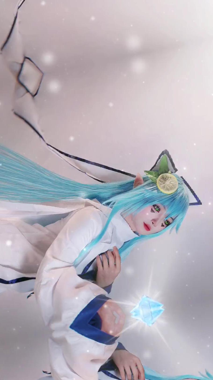 寒假小糖太闲了,把她抓过来拍照!今天妈妈cos圣女安莉洁