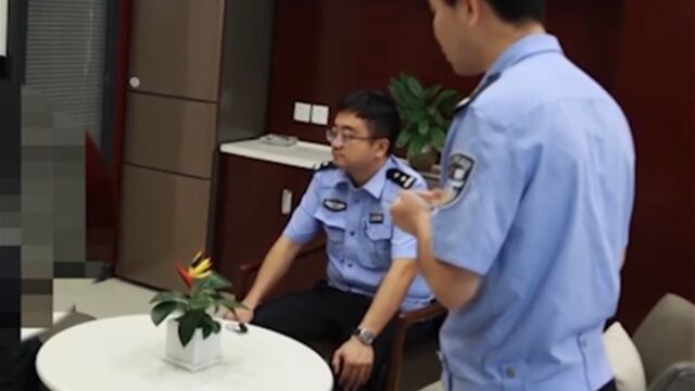 重庆一男子遭诈骗,首次转账被民警拦截,结果再次上当被骗30余万元