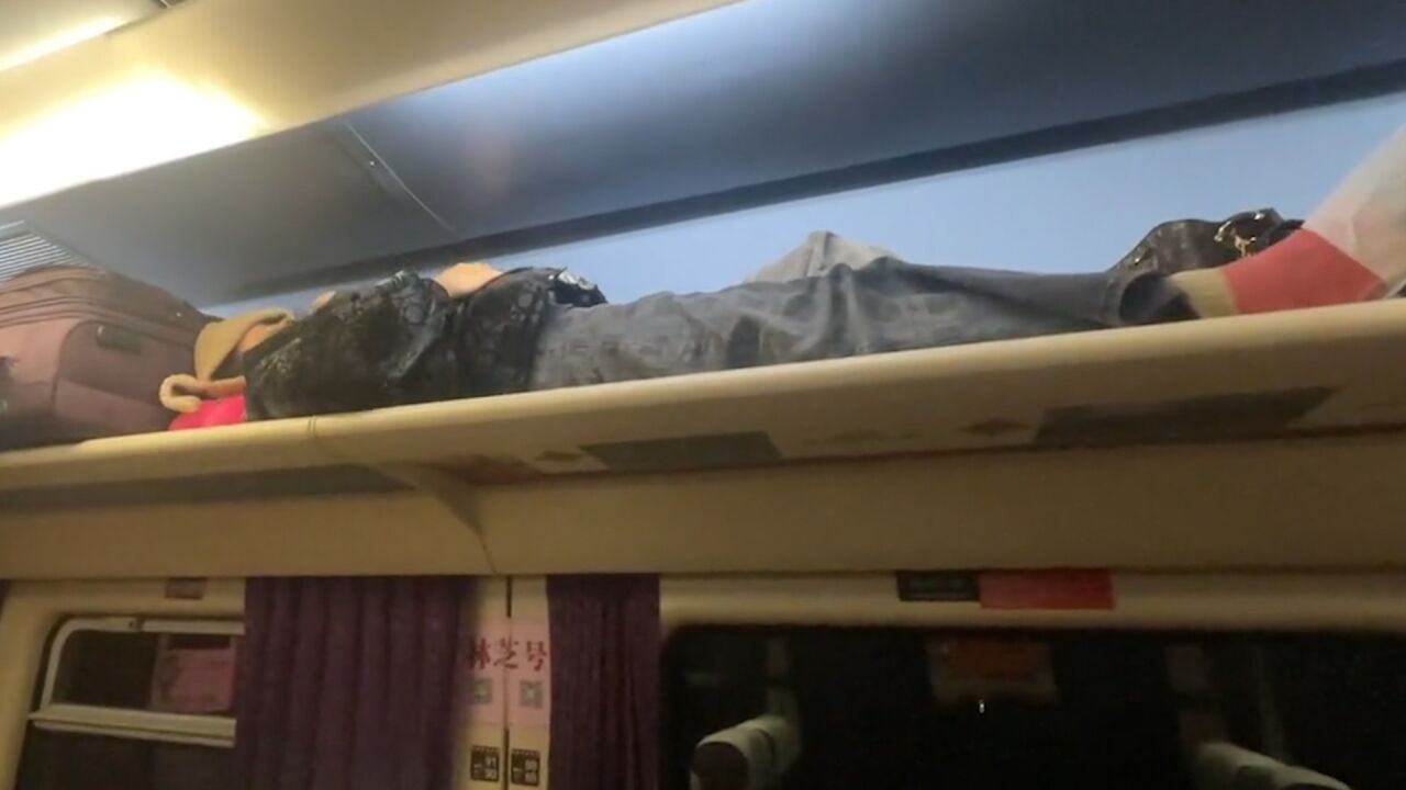 睡火车上铺会掉下来吗_睡在火车上铺_在火车上和吗妈睡下铺