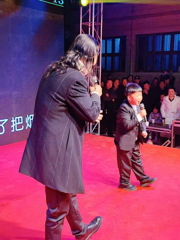 付飞社和小胖,"父亲的老烟抖"