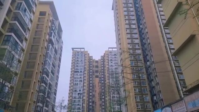 实拍成都成华区槐树店片区住宅,东方惠城A区,售价100万到150万