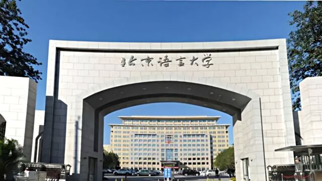 男教师偷拍瑜伽课女生“一个个大腚” 学校:已介入处理