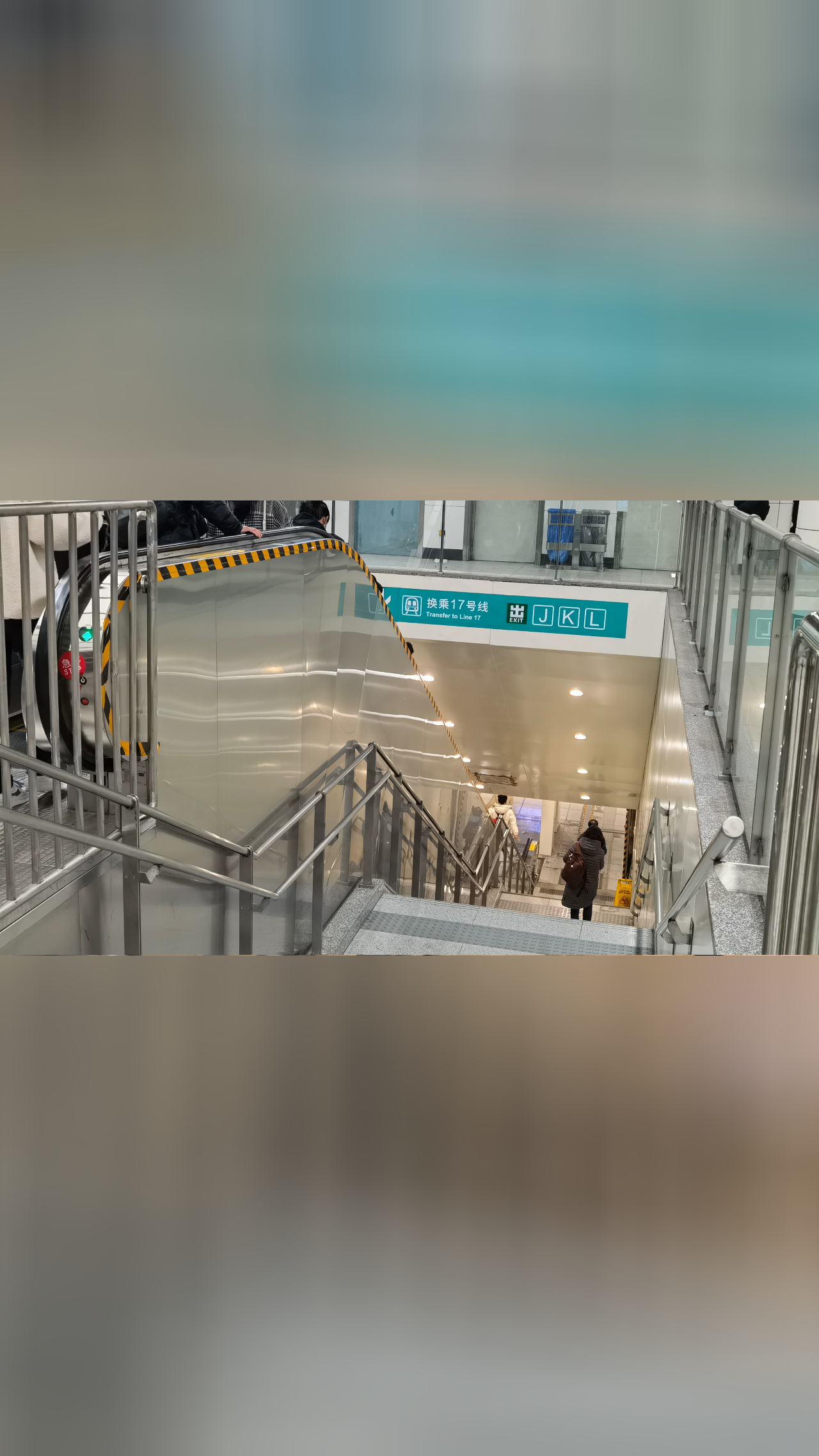 地铁十里河站换乘通道异味难忍记者实地探访