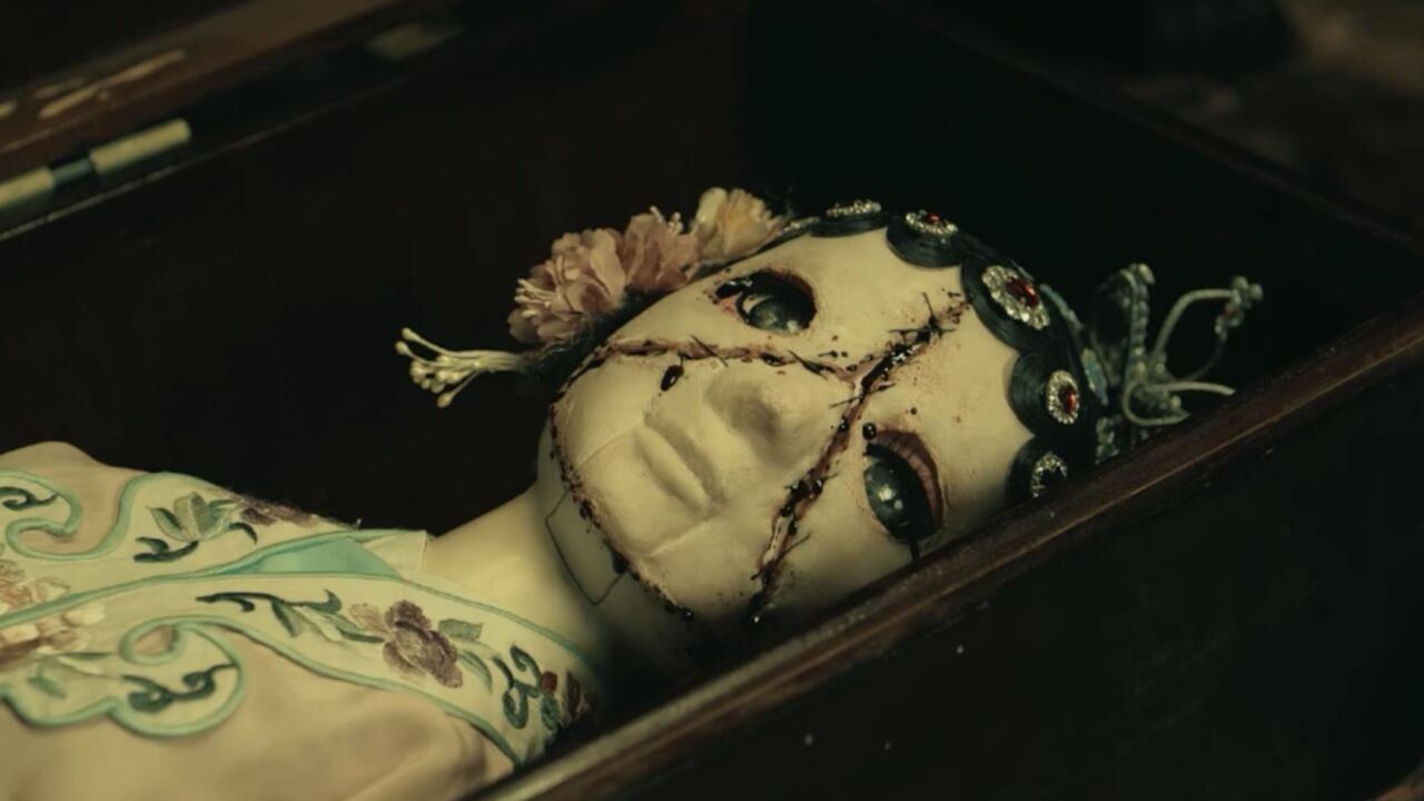 《灵偶》帅府少爷痴迷花旦,大帅赠送人皮木偶,不料却害死了儿子