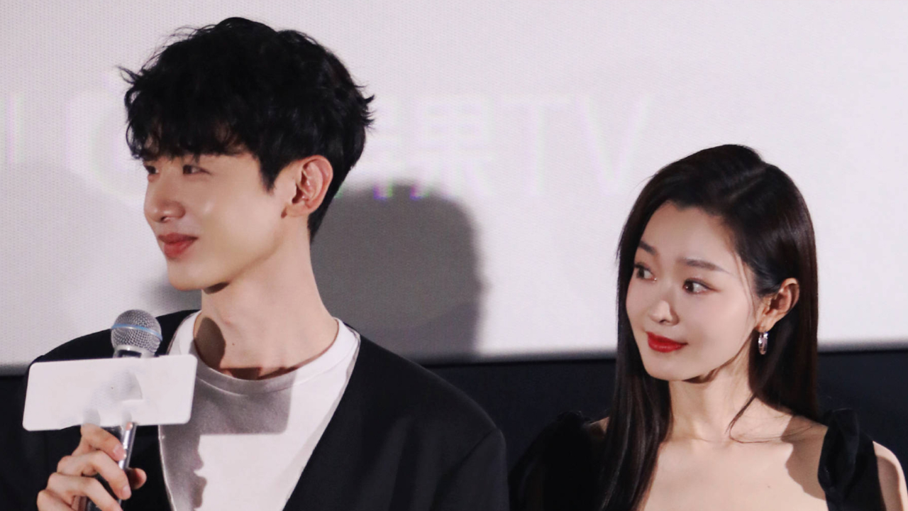 白敬亭宋轶与家人先后现身机场,毫不避嫌,网友:真情侣嗑到了