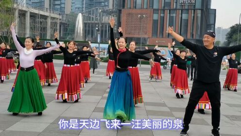 成都“艺蓉舞校”一首《卓玛泉》金牛公园公益课程演绎，百看不厌