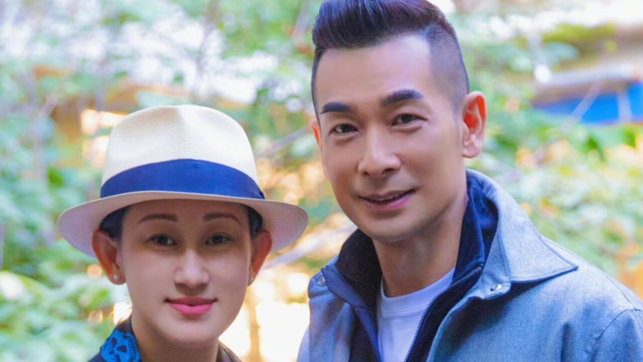 赵文卓携妻甜蜜逛街,43岁张丹露打扮富贵,结婚17年恩爱依旧