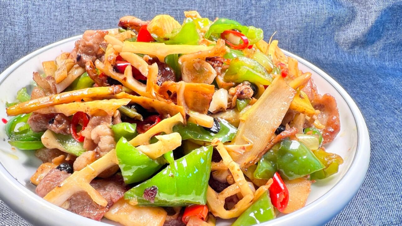 竹笋炒肉家常做法,竹笋不要直接下锅炒,这样做不苦不涩清脆爽口_腾讯视频
