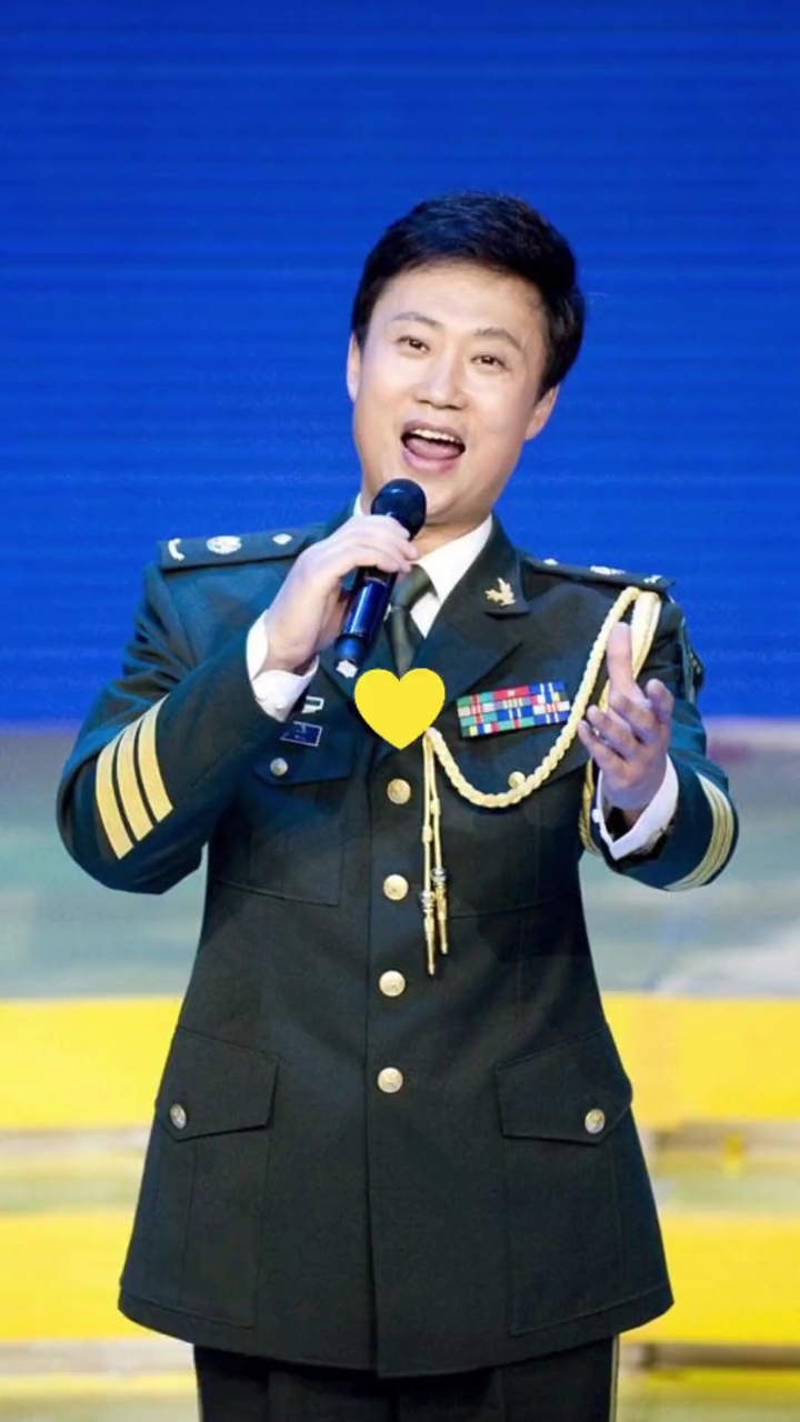 推荐歌唱演员耿为华演唱的一首《绿色军衣》原唱,耿为华人帅歌美,英姿