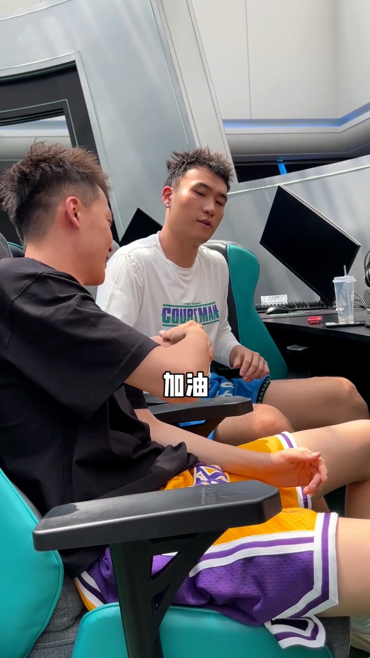 欢迎仪式!徐通单挑新师傅杨昊岳!