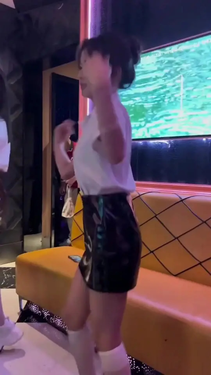 ktv正确打开方式 #美女 #嗨翻全场 #ktv跳舞