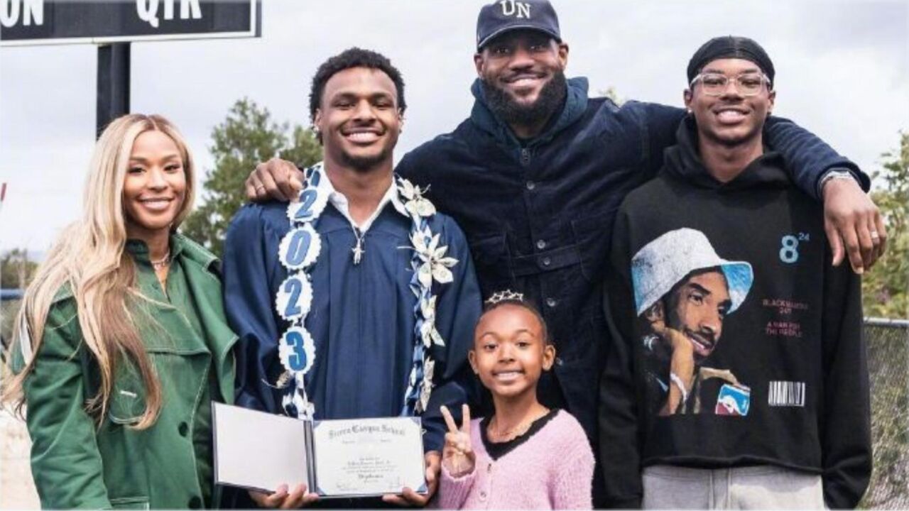 望子成龙!詹姆斯一家出席布朗尼毕业典礼,老詹在现场激动万分