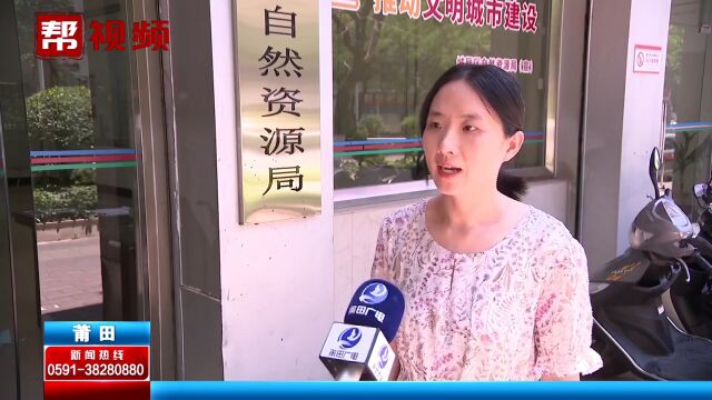 市民家里飞来“不速之客” 一查竟是世界濒危物种非洲灰鹦鹉