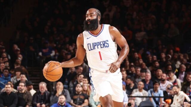 还需要互相磨合！哈登快船首秀17分3板6助 正负值-18全场最低，快船不敌尼克斯本赛季客场0胜3负