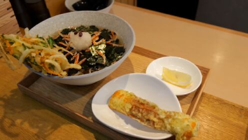 超美味的大阪立食荞麦面店~饭团、天妇罗