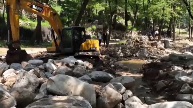 河北涞源:受灾村庄电力通信恢复,水毁道路勘察重建