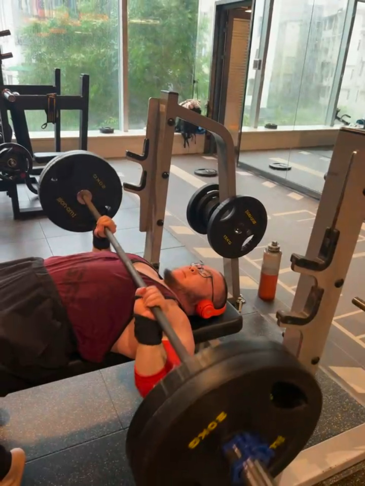 100公斤卧推热身_腾讯视频}