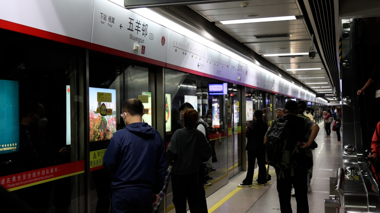 明年起广州地铁将禁止电子设备外放声音市民支持新规施行