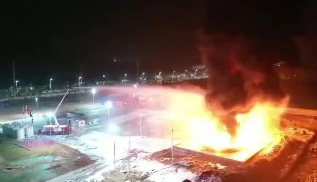 梅赛德斯奔驰Arocs消防底盘双车联用 石化B类CAFS消防车火场显身手