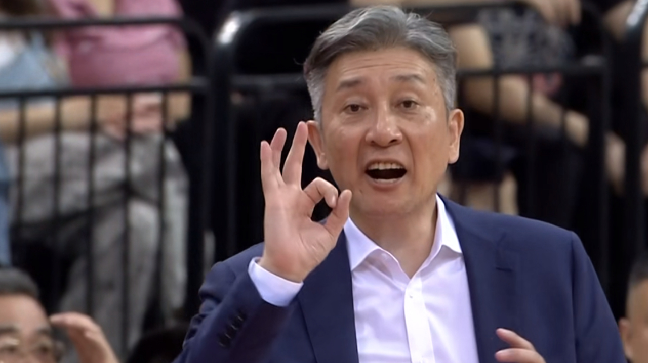 cba,深圳队主教练怒喷裁判,媒体人:裁判吹罚太霸道了