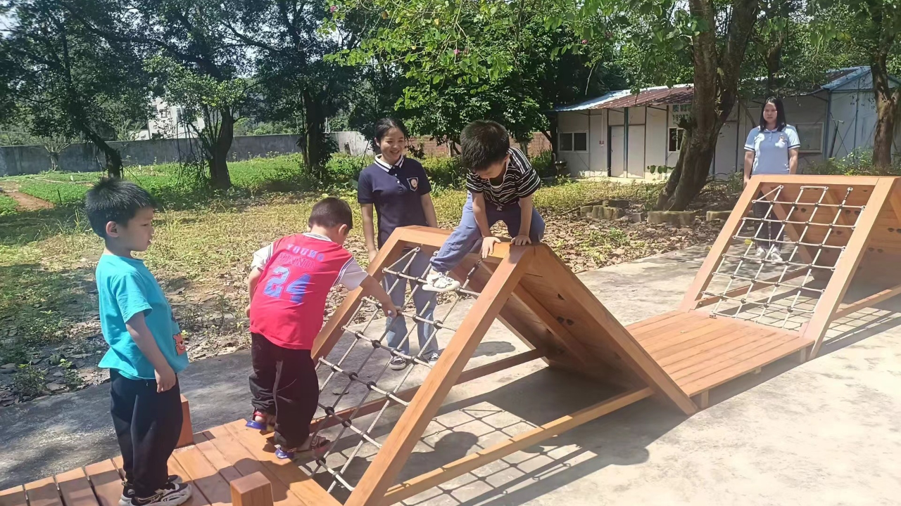 惠州市工商联献爱心 惠城这个镇中心幼儿园获赠文体设施