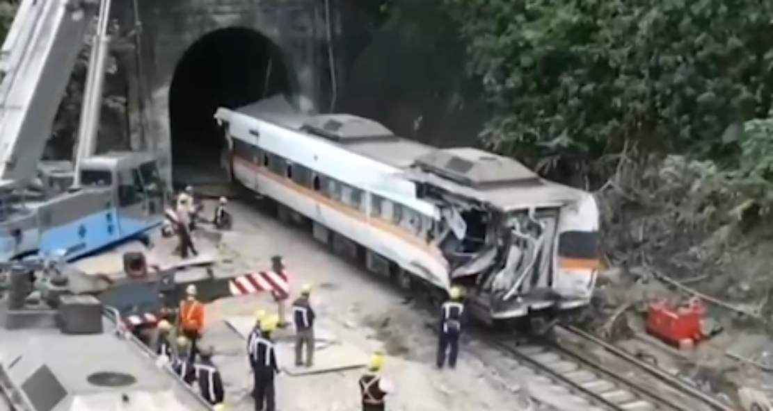 台太鲁阁号列车出轨处又找到11名罹难者遗骨,事发三年惊现遗骸,台