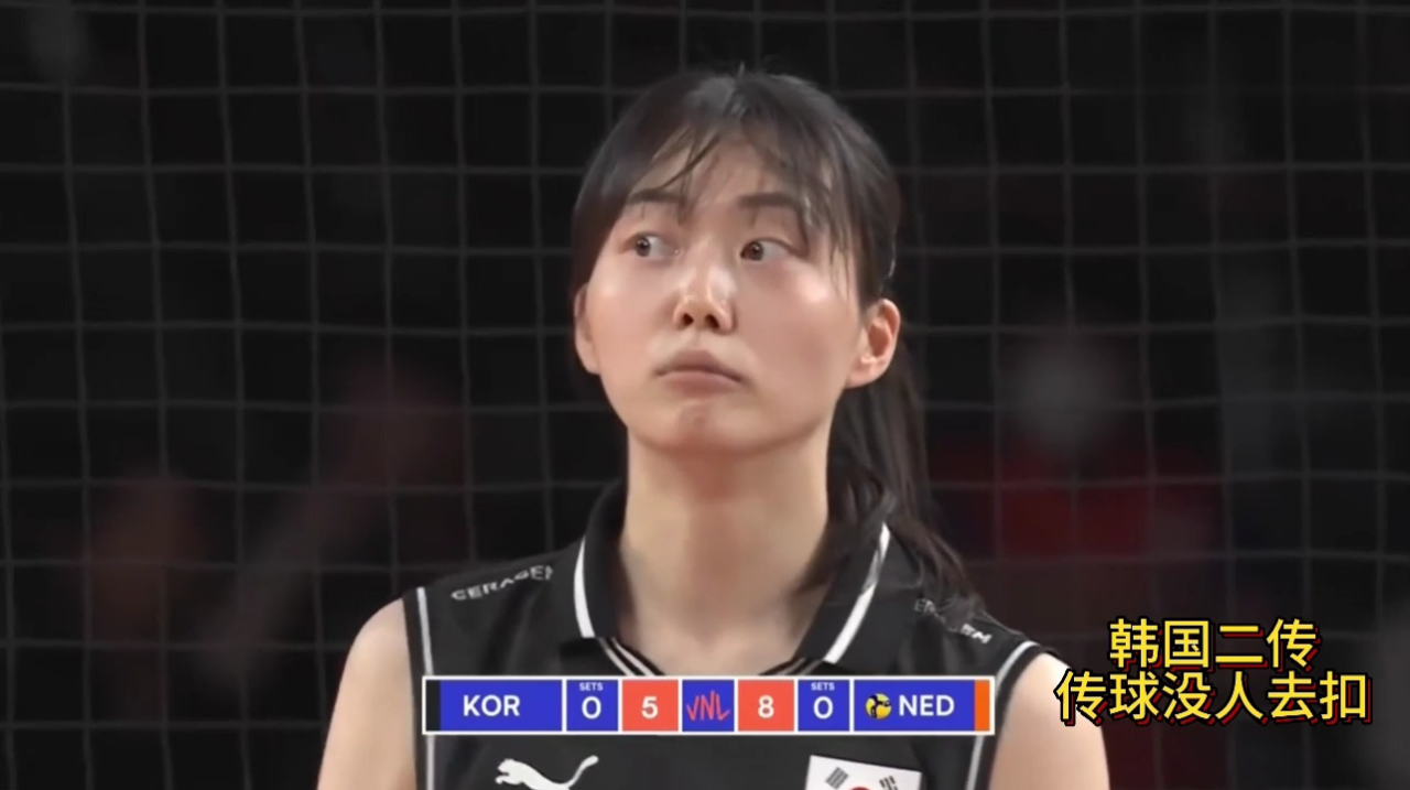 韩国女排就是来搞笑的!二传传球竟然没人去扣,全场无