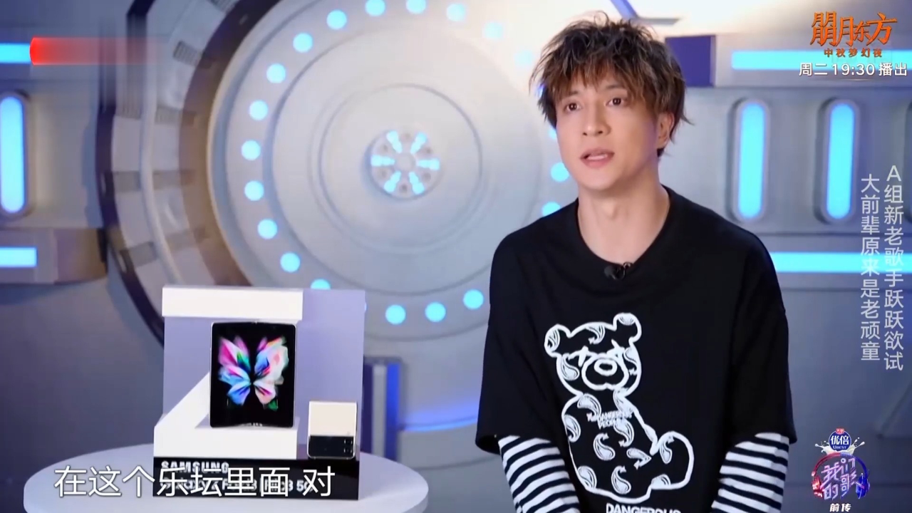 薛之谦迷惑新生歌手,身高竟测出2米多高,这波操作绝了