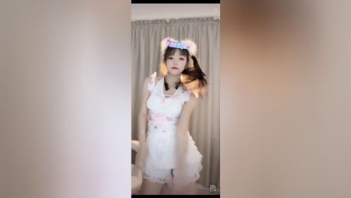 uu老板 #摸头发舞 #跳舞 #甜系女孩 让我们一起摸头发!