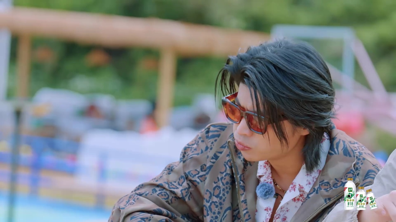 五十公里桃花坞 第4季丨好艰难的打工环境,呼兰建国随地大小坐,坐下就