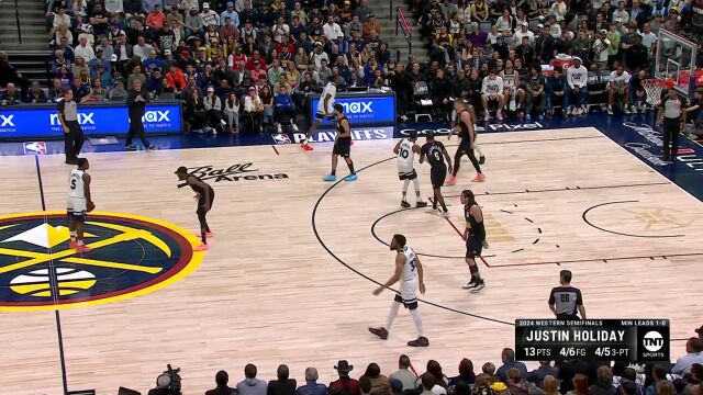 真乔丹了！华子摊手致敬 乔丹你不解释解释吗？