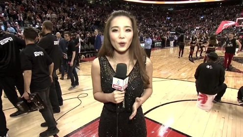 赛后范弗利特接受烤肉姐采访 希望中国球迷不是因为取