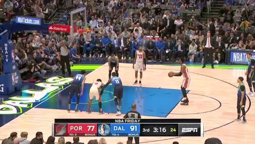 《NBA全场回放》【原声回放】开拓者vs独行侠第3节 利拉德连线贝兹莫尔三分压哨