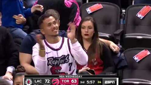 《NBA全场回放》【原声回放】快船vs猛龙第3节 哼哈二将默契连线送暴扣