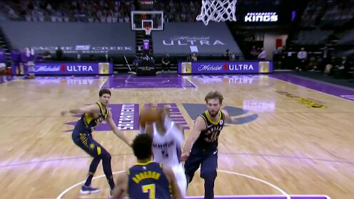 《NBA全场集锦》我的地盘我做主！福克斯突破上演暴力隔扣杀死比赛